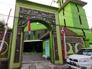 Melihat Arsitektur Timur Tengah Berusia 1,5 Abad di Masjid Pekojan Semarang Melihat Arsitektur Timur Tengah Berusia 1,5 Abad di Masjid Pekojan Semarang