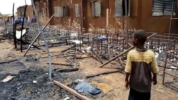 Kasihan! 20 Siswa Tewas Dalam Kebakaran Sekolah di Niger