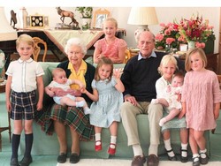 Baru Diekspos, Foto Momen Manis Pangeran Philip Bersama 7 Cicit