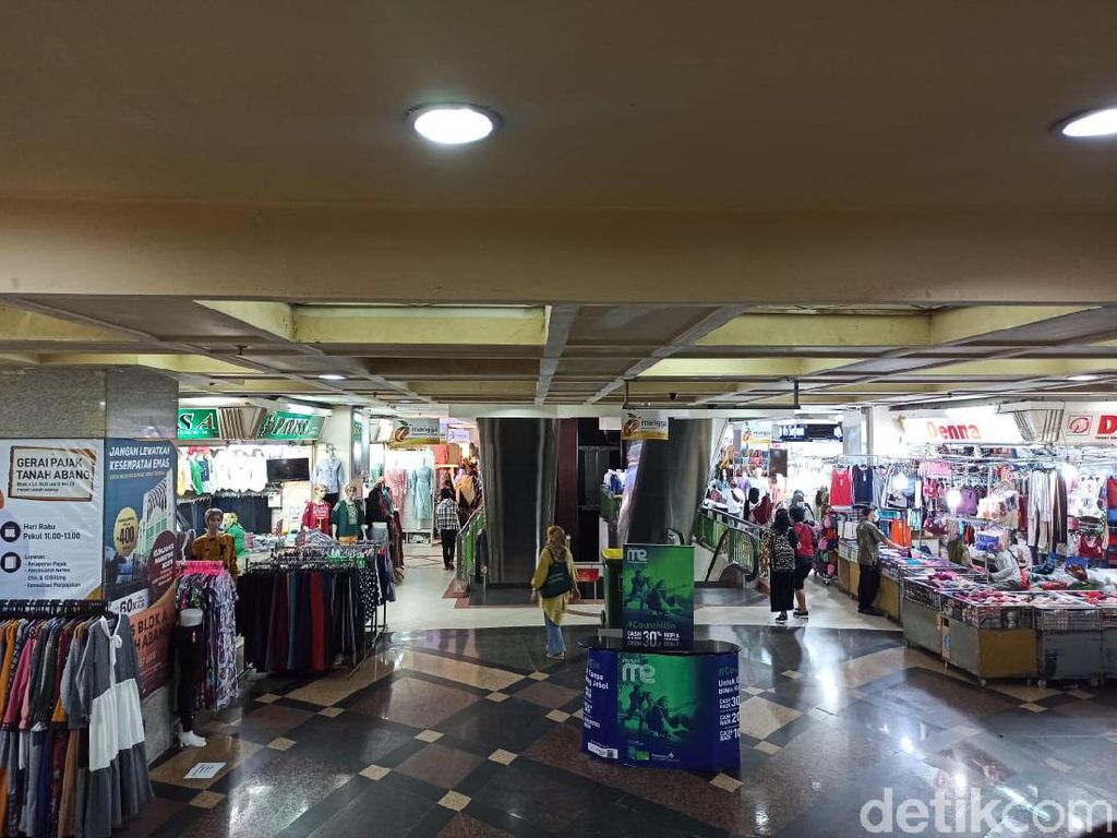 Tanah Abang Sepi, Kuli Panggul Biasa Dapat Rp 1 Juta Kini Rp 100 Ribu Tanah Abang Sepi, Kuli Panggul Biasa Dapat Rp 1 Juta Kini Rp 100 Ribu