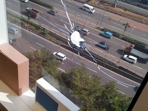 3 Insiden Peluru Nyasar di Jakarta: Lubangi Kaca Gedung-Lukai Bumil 3 Insiden Peluru Nyasar di Jakarta: Lubangi Kaca Gedung-Lukai Bumil