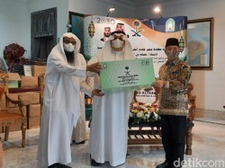 RI Terima Bantuan Ramadhan dari Arab Saudi: 15 Ton Kurma-Paket Sembako