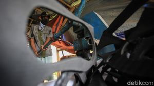 Perajin di Tangerang Mengolah Limbah Jadi Rupiah