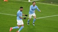 Riyad Mahrez sudah berlabuh ke Al Ahli dan Bernardo Silva diincar oleh Barcelona. Manchester City kini kabarnya sedang mengincar beberapa winger baru (Getty Images)