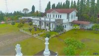 10 Potret Rumah Pecatur Irene Sukandar, Luasnya Kayak Lapangan Bola