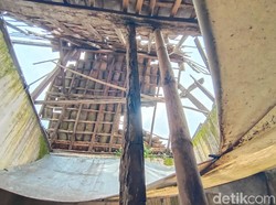 Kisah Sekeluarga di Kudus Tinggal dalam Rumah Reyot dengan Atap Menganga