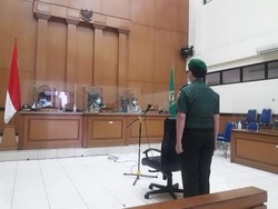 Prada Ilham Jalani Sidang Vonis Kasus Hoax Picu Polsek Ciracas Diserang
