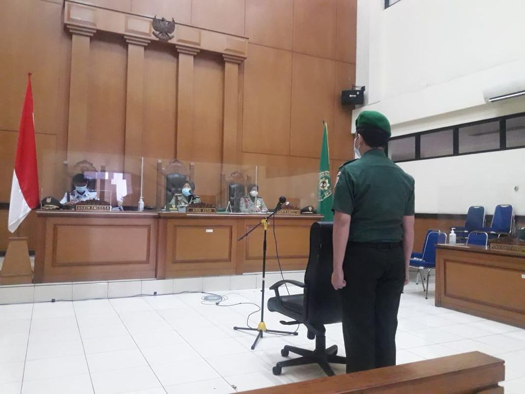 Prada Ilham Jalani Sidang Vonis Kasus Hoax Picu Polsek Ciracas Diserang Prada Ilham Jalani Sidang Vonis Kasus Hoax Picu Polsek Ciracas Diserang