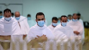 Hukum Membaca Surat Al Fatihah dalam Sholat