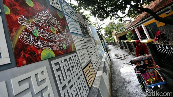 Unik! Gang Sempit di Bandung Ini Disulap Jadi Kampung Kaligrafi
