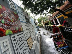 Unik! Gang Sempit di Bandung Ini Disulap Jadi Kampung Kaligrafi