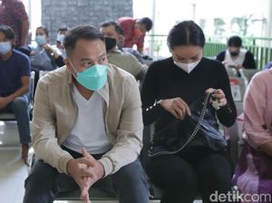 Vicky Prasetyo Tegaskan Pernikahannya dengan Kalina Baik-baik Saja Vicky Prasetyo Tegaskan Pernikahannya dengan Kalina Baik-baik Saja