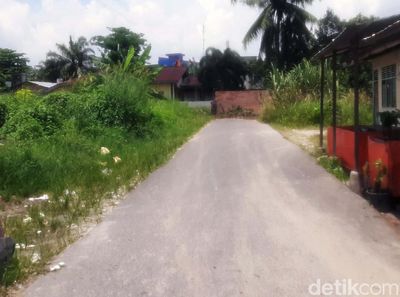 Waduh! Jalan di Pekanbaru Ini Ditembok Setinggi 2 Meter