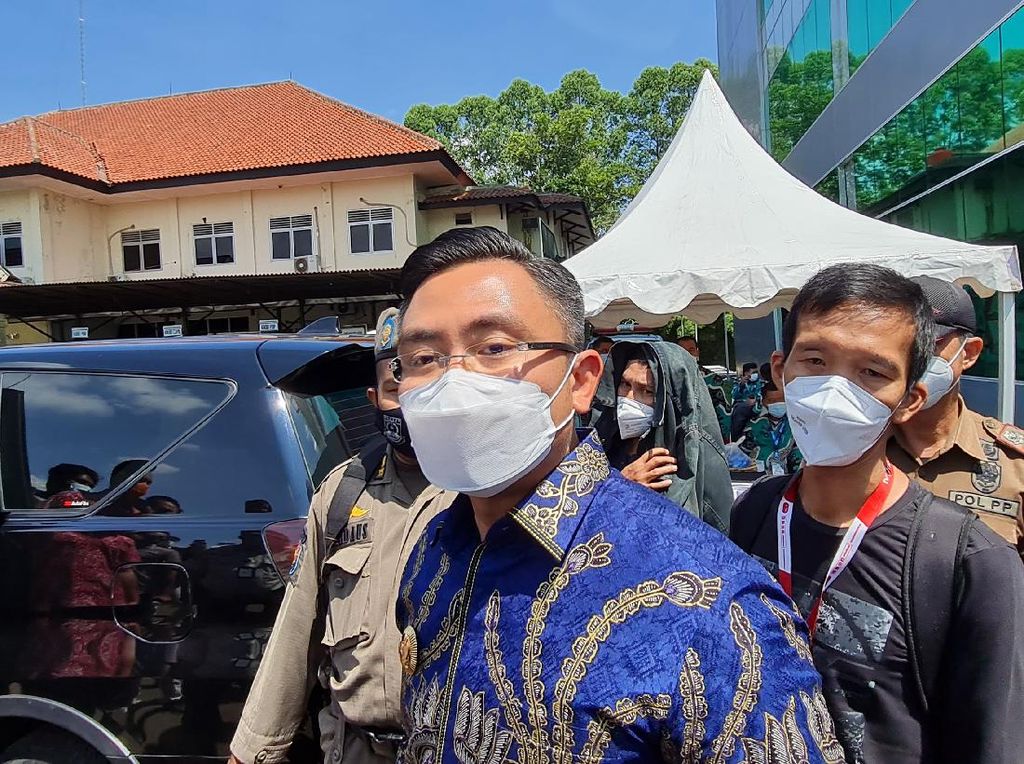 Wagub Banten Perintahkan Tugu Pamulang yang Beda dari Desain Dibongkar