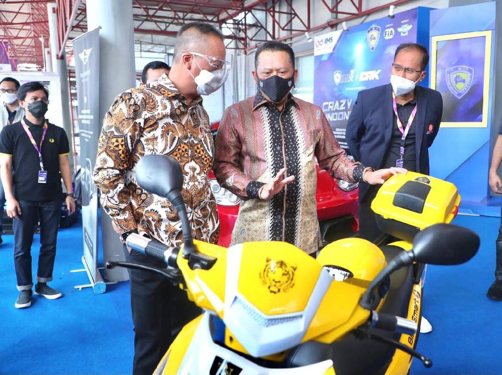 Tinjau Pameran IIMS 2021, Bamsoet Pamer Motor Listrik BS Elektrik Tinjau Pameran IIMS 2021, Bamsoet Pamer Motor Listrik BS Elektrik