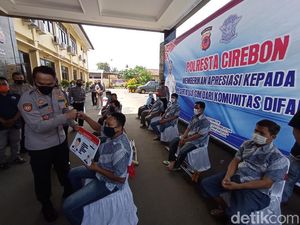 Rona Bahagia Belasan Difabel Cirebon Lulus Uji SIM D