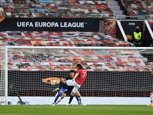 Paul Pogba: Gol Edinson Cavani Indah Banget
