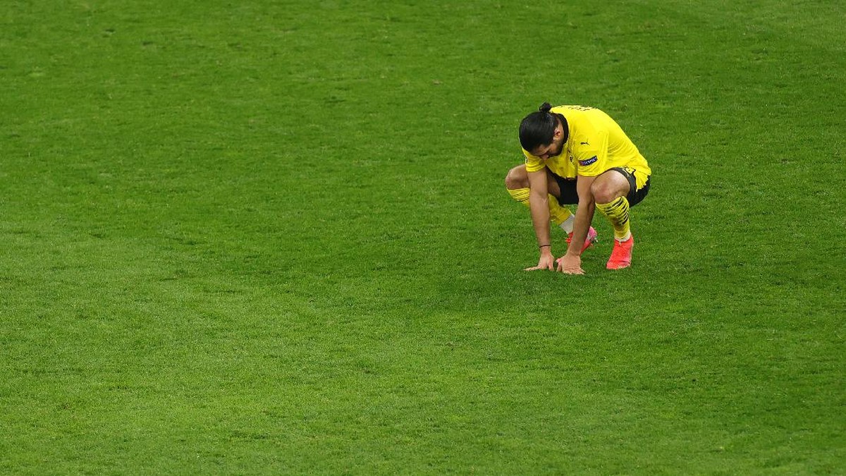 Emre Can memberikan hadiah penalti ke Manchester City. (Foto: Friedemann Vogel - Pool/Getty Im/Pool)