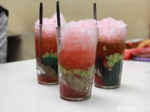 Manis Segar Es Tawon Kidul Dalem yang Melegenda Sejak Tahun 1955 Manis Segar Es Tawon Kidul Dalem yang Melegenda Sejak Tahun 1955