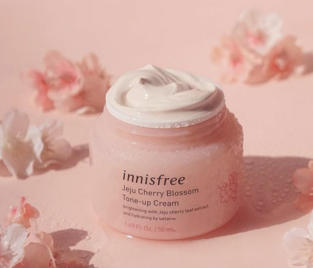 Foto: Innisfree Jeju Cherry Blossom Tone Up Cream/instagram.com/innisfreeofficial 6 Tone Up Cream High End Bagus