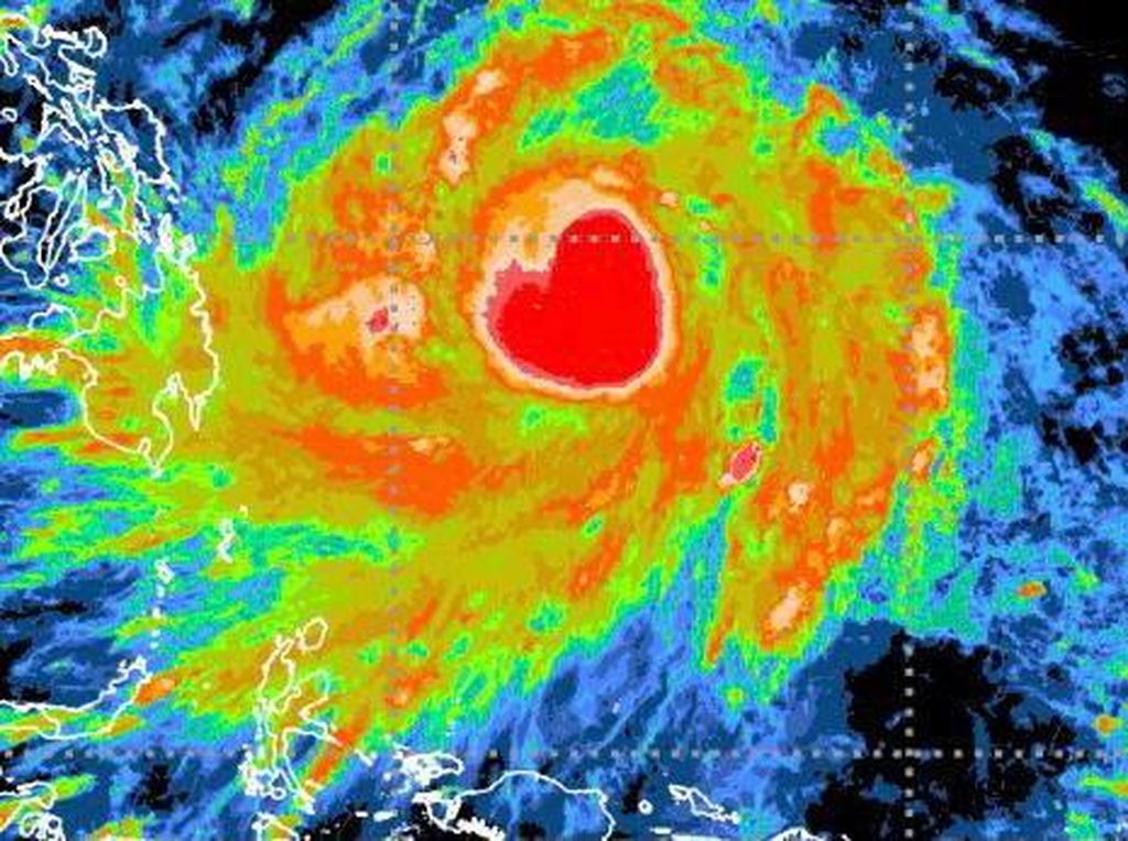 Kala Siklon Surigae Membentuk Gambar Hati