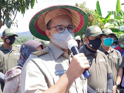 Anies Baswedan Panen Raya di Cilacap Untuk Stok Beras Jakarta