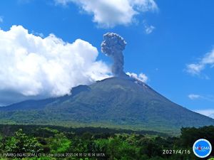 Gunung Ili Lewotolok NTT Erupsi