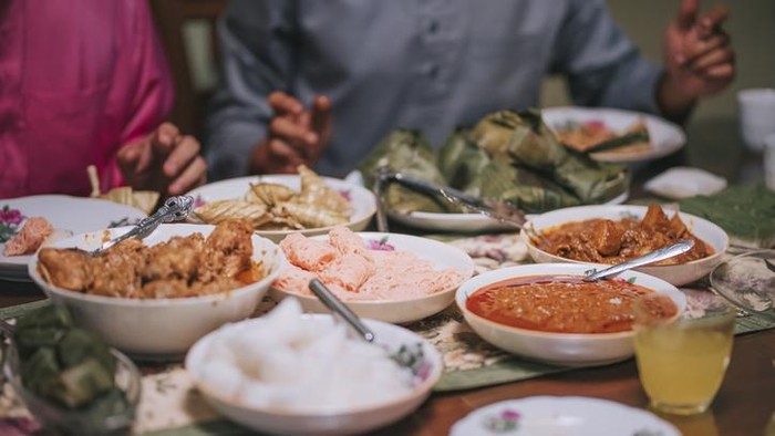 Hukum Mencicipi Makanan Saat Memasak Hidangan untuk Buka Puasa