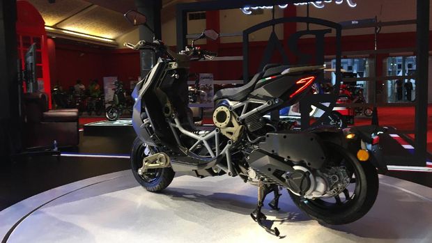 Italjet Dragster meluncur di IIMS, Kamis (15/4).