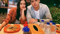 Keseruan Jeff Smith saat Makan Bareng Teman-temannya