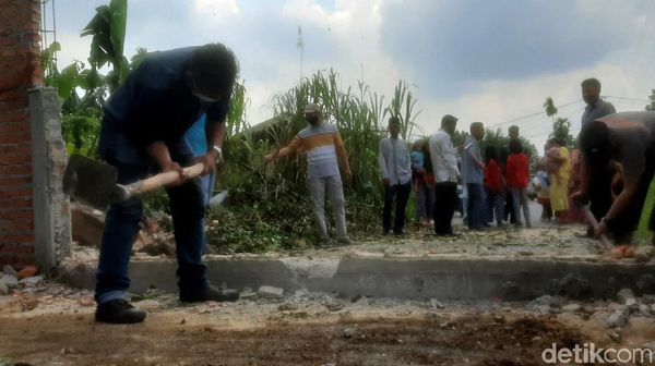 Momen Pagar Tembok yang Tutupi Jalan Pekanbaru Dibongkar