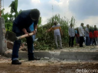 Momen Pagar Tembok yang Tutupi Jalan Pekanbaru Dibongkar