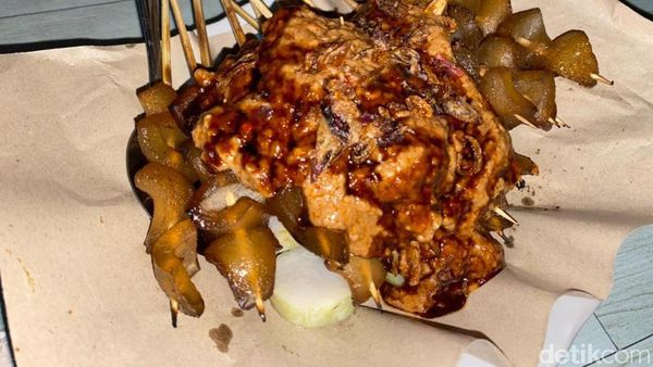 Nikmatnya Sate Kikil dan Sate Tetelan Buatan Mang Udin di Ciputat