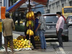 Pedagang Timun Suri di Kalimalang Mulai Marak