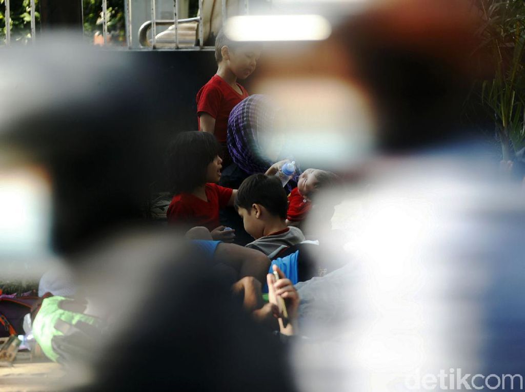 Pencarian Suaka Kembali Penuhi Trotoar Kebon Sirih Pencarian Suaka Kembali Penuhi Trotoar Kebon Sirih