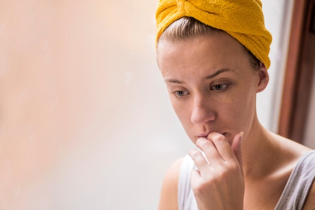 Pemilik masalah kepercayaan berpotensi mengalami cemas secara berlebihan melalui pikiran-pikiran negatif yang selalu bermunculan.