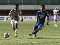 Persib Kalahkan PSS Saat Bermain Kurang Oke