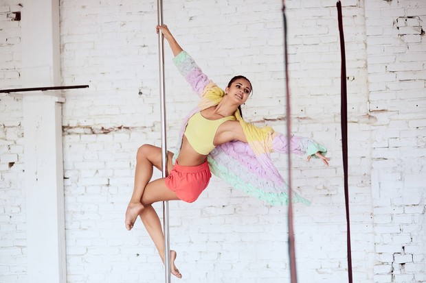 Pole Dancing Potret kegiatan pole dancing