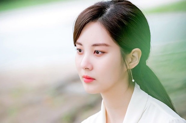 Potret Seohyun di Drama Time/Twitter.com/Soompi Seohyun dikabarkan sering menangis di lokasi syuting karena perlakuan tidak baik dari lawan mainnya.