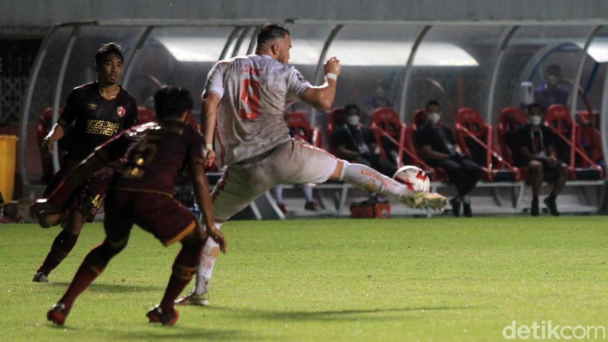 Persija Jakarta mengalahkan PSM Makassar 3-0. (Foto: PIUS ERLANGGA)