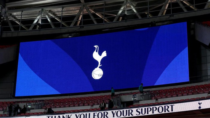 LONDON, ENGLAND - JANUARY 13: The screen showing Tottenham Hotspur badge after the Premier League match between Tottenham Hotspur and Everton at Wembley Stadium on January 13, 2018 in London, England. (Photo by Catherine Ivill/Getty Images)