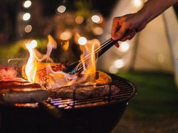 Sedih! Sudah Bawa Panggangan, Wanita Ini Tak Diundang Pesta BBQ