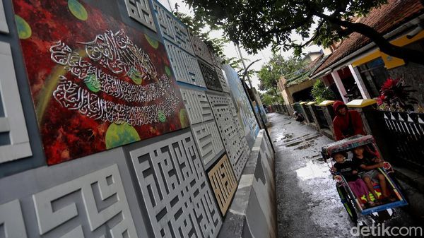 Unik! Gang Sempit di Bandung Ini Disulap Jadi Kampung Kaligrafi