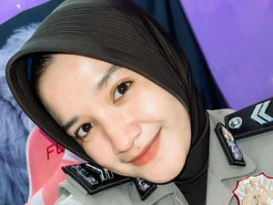 Ini 10 Potret Wanita Bertato & Tindik yang Viral Kini Jadi Polwan Berhijab Ini 10 Potret Wanita Bertato & Tindik yang Viral Kini Jadi Polwan Berhijab