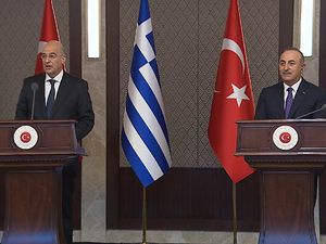 Cekcok Menlu Turki-Yunani di Konferensi Pers