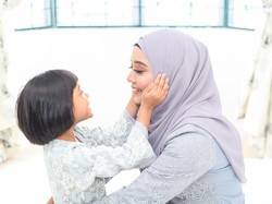 Jelang Hari Ibu 22 Desember, Ini 6 Bukti Al Quran Memuliakannya