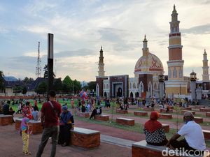Melihat Alun-alun Majalengka yang Ramai Dipadati Warga Saat Ngabuburit