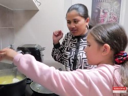 Intip Serunya Keluarga di Australia Buka Puasa Pakai Soto Kudus