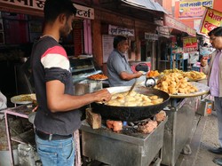 Duh! Pembeli Ini Minta Uang Rp 1 Miliar Setelah Tak Diberi Diskon Makanan