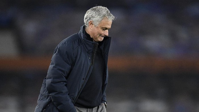 LIVERPOOL, ENGLAND - APRIL 16: Jose Mourinho, Manager of Tottenham Hotspur looks dejected following their sides defeat in the Premier League match between Everton and Tottenham Hotspur at Goodison Park on April 16, 2021 in Liverpool, England. Sporting stadiums around the UK remain under strict restrictions due to the Coronavirus Pandemic as Government social distancing laws prohibit fans inside venues resulting in games being played behind closed doors. (Photo by Peter Powell - Pool/Getty Images)